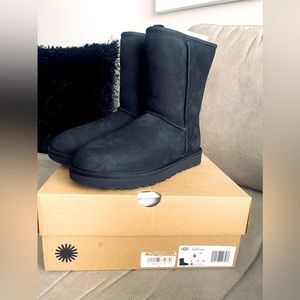 Ugg Classic Short II Boots Size 6